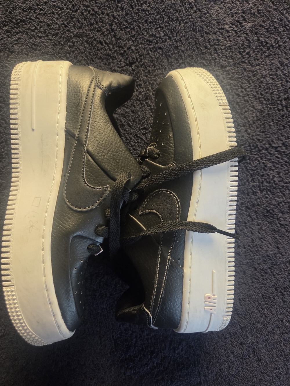 Nike Kids Black Leather Low-Top Sneakers with White Platform Sole - Picture 4 of 10